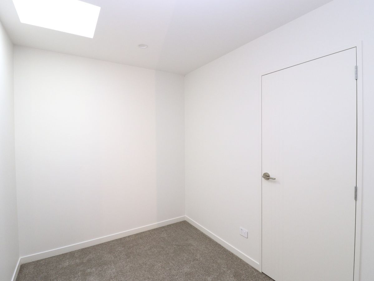 For rent, 4 beds 2 baths townhouse with garage, Available on Fri 1st May, 41 Observation Green, Hobsonville, Auckland