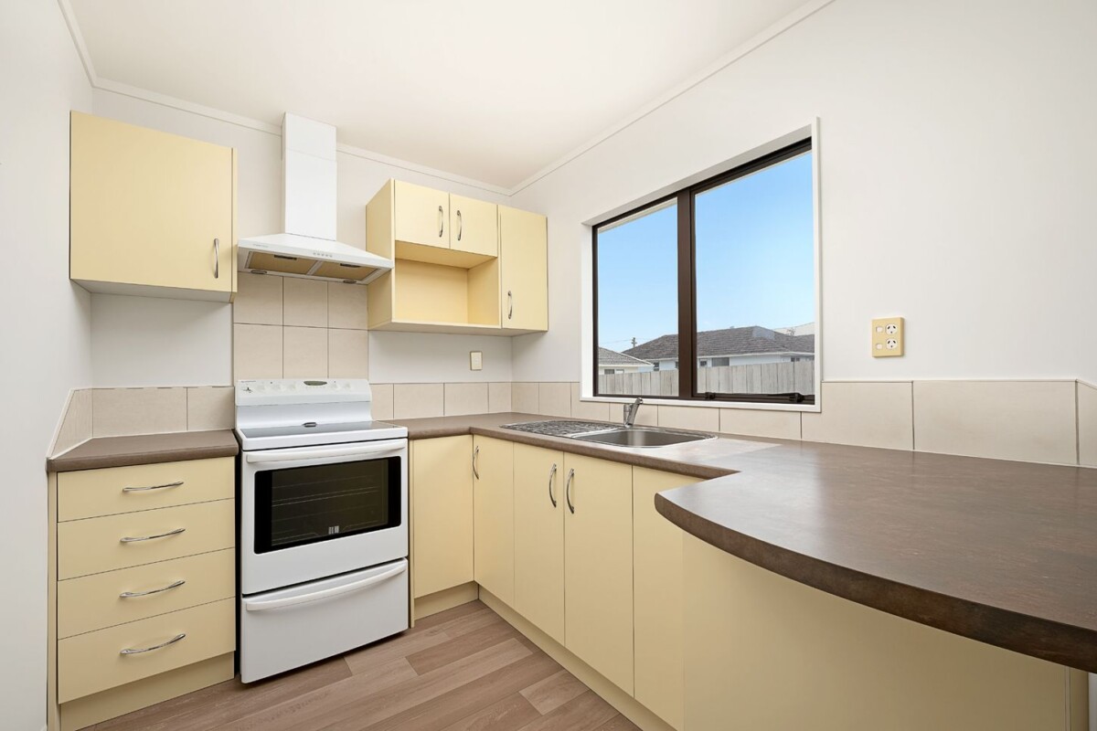 Home and income on 716m2 section, 3 beds 1 bath main home + standalone 2 beds ( 1 bed plus 3.2m x 2.6m flexi room) 1 bath minor dwelling, currently rented With a combined return of $1,135 per week, near schools, parks, shops, and transport routes, 50 Barrys Road, Glendene, Auckland