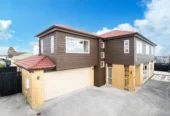 6 beds 3 baths house with double garage on 394m2 section, close to shops, supermarkets, schools, quick motorway access, zoned for Marshall Laing School, Blockhouse Bay Intermediate, and Lynfield College, 377 Richardson Road, Mount Roskill, Auckland