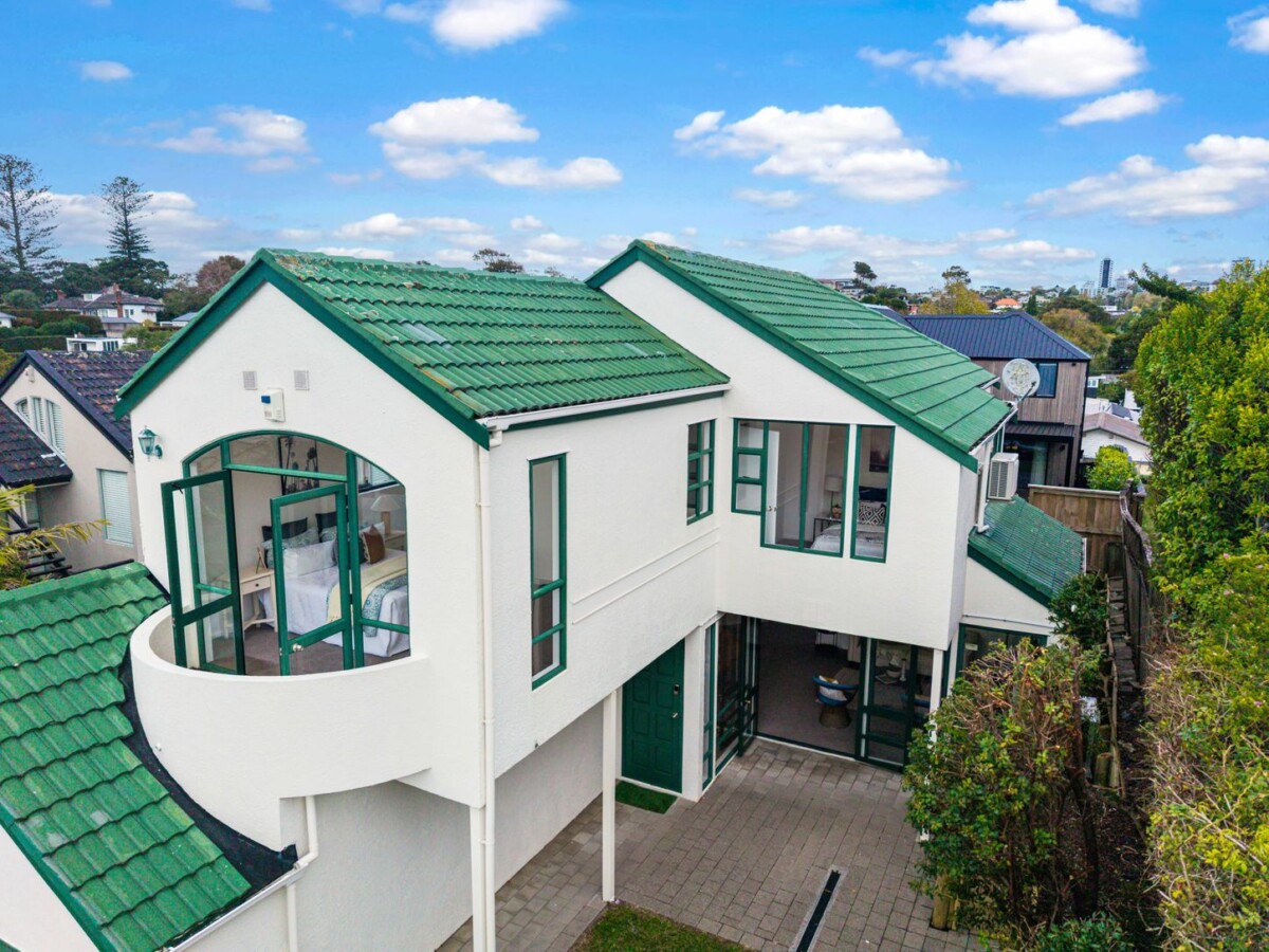 Vendors cashing out, Double Grammar School zone, 185m2 4 beds 2.5 baths house with double garage on 263m2 section, zoned for Auckland Grammar and Epsom Girls Grammar school, Victoria Avenue School and Baradene College are both within an easy 5-7 minute walk, moments from Remuera Village, 1/35 Sonia Avenue, Remuera, Auckland
