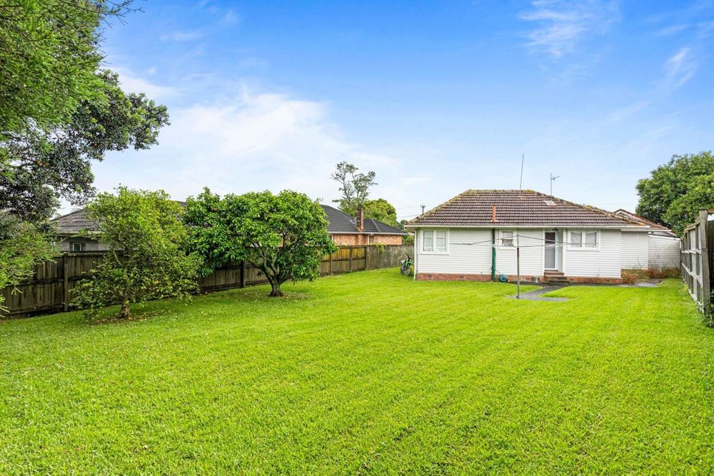 3 beds 1 bath house with a large garage on 827m2 section, zoned for Matipo Primary (just across the park), Te Atatu Intermediate, and Rutherford College, all within walking distance. coastal walkways and cycle paths are close by. close to shops, supermarkets, 47 Neil Avenue, Te Atatu Peninsula, Auckland
