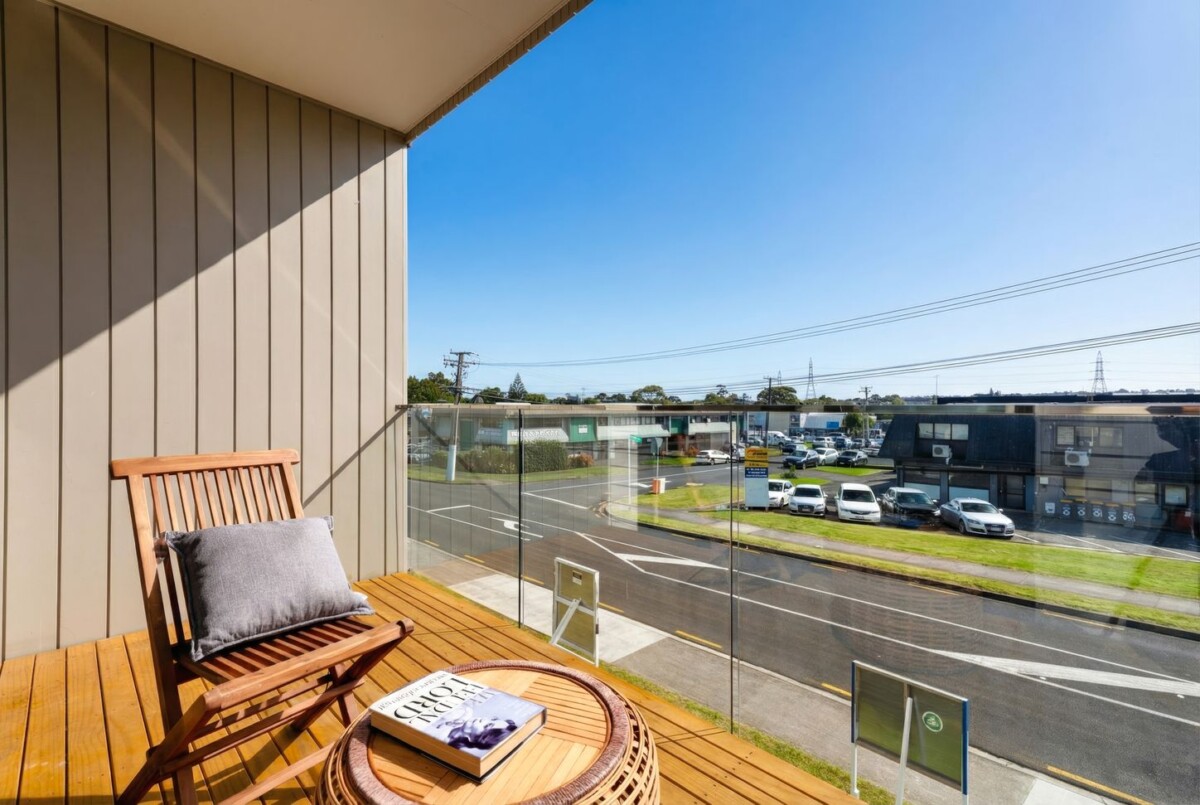 Brandnew 4 beds 2.5 baths home with garage, just a short stroll from LynnMall Shopping Centre, New Lynn Train Station, 1/16 Binsted Road, New Lynn, Auckland