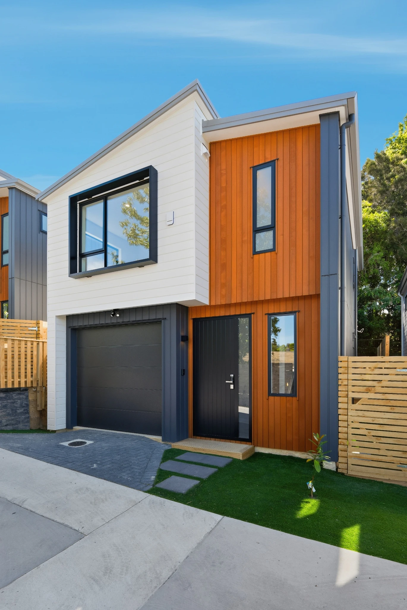 Brandnew standalone 4 beds 2.5 baths home with garage by Crum Park, close to schools, supermarket, Lynn Mall, zonfed for Green Bay Primary/Intermediate and Green Bay High School, Glen Eden Intermediate, 3/48 Hilling Street Green Bay, Auckland