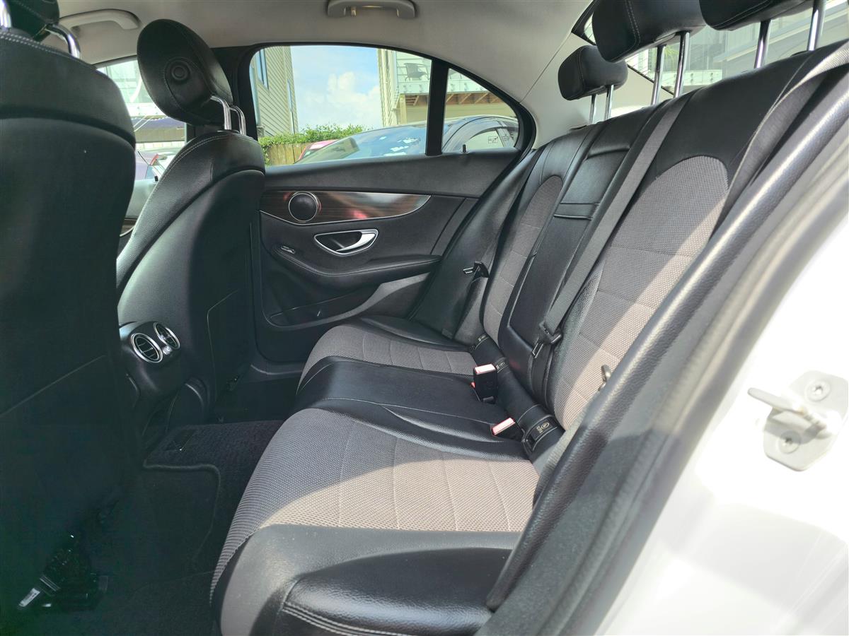 2016 Mercedes-Benz C 200 **Cruise Control**Heating Seats**Half Leather & Electric Seats**Reversing Camera**Machine Face Factory Mags** Sedan Automatic, 5 seats, Petrol, 1,991 cc, 105,572 km