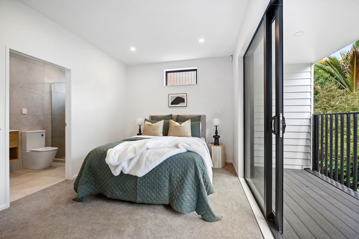 Last one to go – Unit 6, 136m2 3 beds + study 2.5 baths home with garage, zoned for Selwyn College, Baradene College, Remuera Intermediate, Meadowbank School, 10 Meadowbank Road, Meadowbank, Auckland