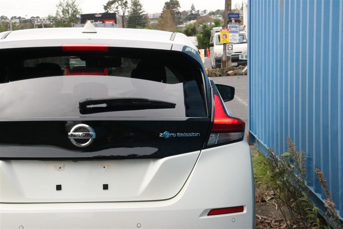 2018 Nissan Leaf G Anniversary Edition Hatchback Automatic, White, 5 seats, Electric, 53,500 km
