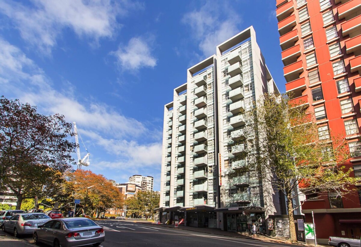 Double Grammar school zone, great layouts, 39m2 Freehold 1 beds 2 baths apartment, (including 1 ensuite, and 1 lounge 1 bath can be another ensuite, both have floor-to-ceiling windows), 1.1 km to Auckland Girls’ Grammar School, 1.6 km to Auckland Grammar, just a short stroll to Queen St with AUT & Auckland University almost across the road, 1007/85 Wakefield Street, City Centre, Auckland