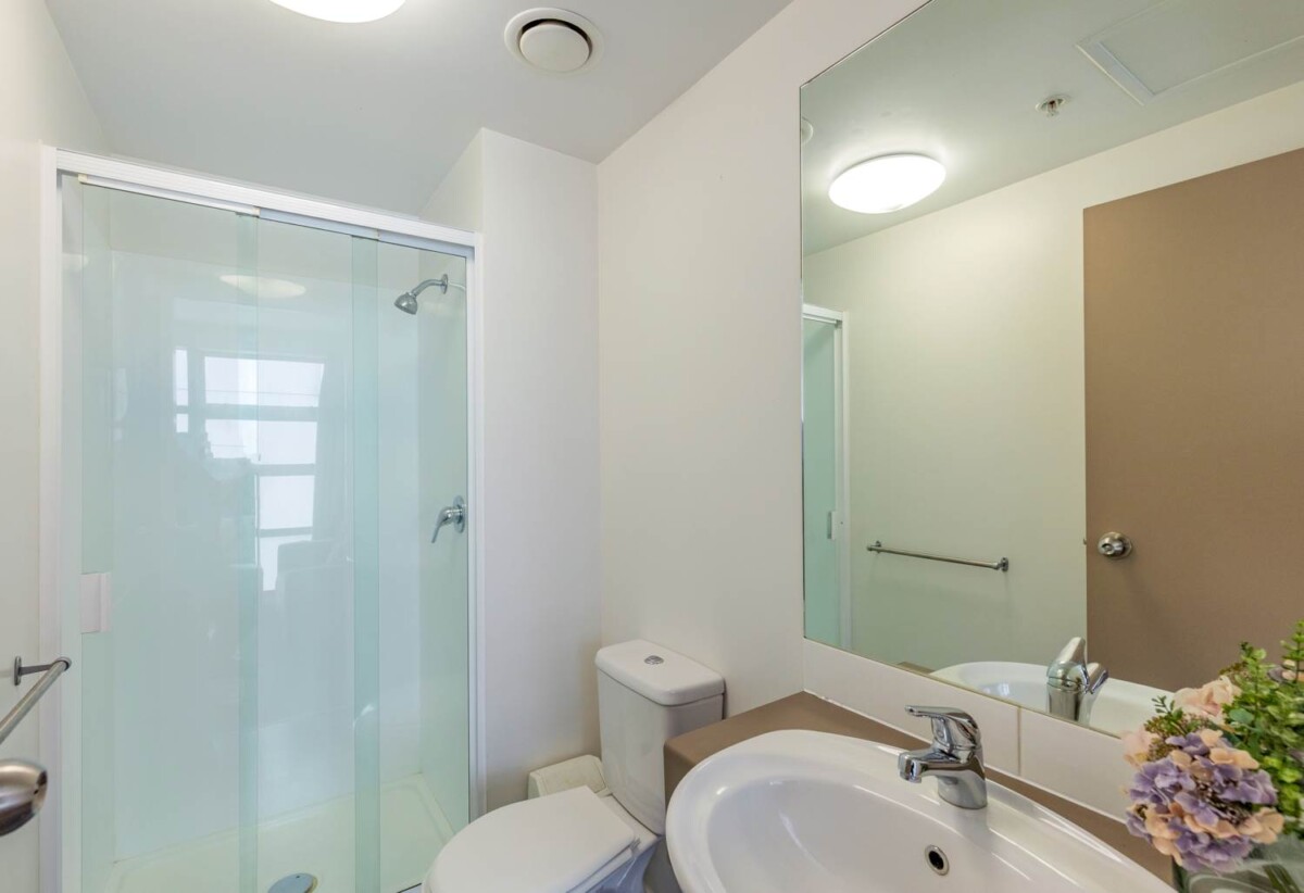 Double Grammar school zone, great layouts, 39m2 Freehold 1 beds 2 baths apartment, (including 1 ensuite, and 1 lounge 1 bath can be another ensuite, both have floor-to-ceiling windows), 1.1 km to Auckland Girls’ Grammar School, 1.6 km to Auckland Grammar, just a short stroll to Queen St with AUT & Auckland University almost across the road, 1007/85 Wakefield Street, City Centre, Auckland