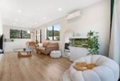 Standalone 3 beds 2.5 baths house with garage, close to Onehunga Mall shops and Dressmart, schools, motorway access, Zoned in Royal oak intermediate and Onehunga High school, 21F Grotto Street, Onehunga, Auckland