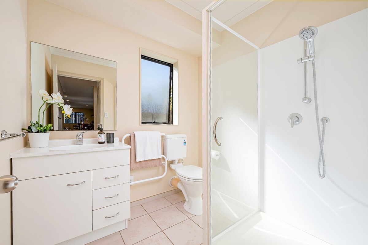 Once in 20 years, Owner downsizing, 240m2 5 beds 3.5baths house with double garage on 512m2 section, within walking distance to local schools, including zoning for both Summerland Primary and Western Heights School. With Henderson and Lincoln Road amenities just a short drive away, 48 Basra Drive, Henderson, Auckland