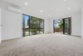 203m2 Brick and tile 4 beds 2.5 baths house on 602m2 section, just a short stroll to Albany Mall, a mins to local school, and convenient transport links. Zoned for Oteha Valley School, Northcross Intermediate, and Long Bay College, 2 Spring Valley, Oteha, Auckland