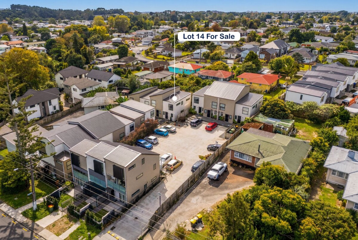 Motivated vendor, 2 beds 1.5 baths home with car park, 3-Minute Walk: Local retail center with takeaways, a laundromat, and essentials. Minutes from major supermarkets on Lincoln Rd & Universal Drive, Just 3km to the Henderson shopping centre, 14/237 Swanson Road, Henderson, Auckland