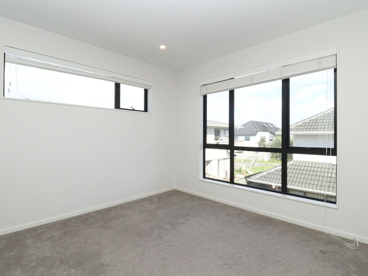 For rent, 4 beds 2 baths house with garage, Available Now, 5C Devon Road, Bucklands Beach, Auckland