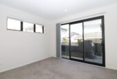 For rent, 4 beds 2 baths house with garage, Available Now, 5C Devon Road, Bucklands Beach, Auckland