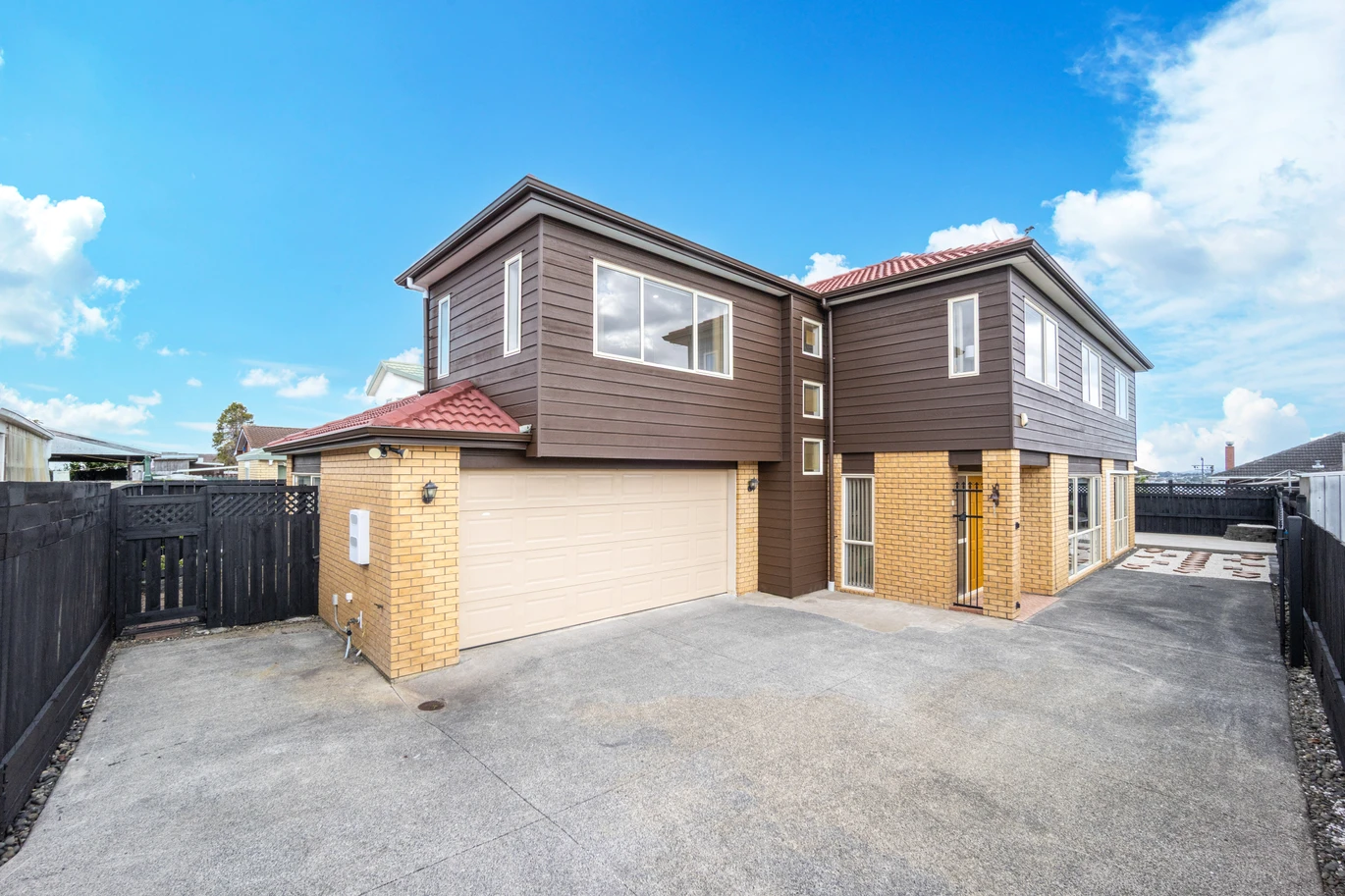 6 beds 3 baths house with double garage on 394m2 section, close to shops, supermarkets, schools, quick motorway access, zoned for Marshall Laing School, Blockhouse Bay Intermediate, and Lynfield College, 377 Richardson Road, Mount Roskill, Auckland