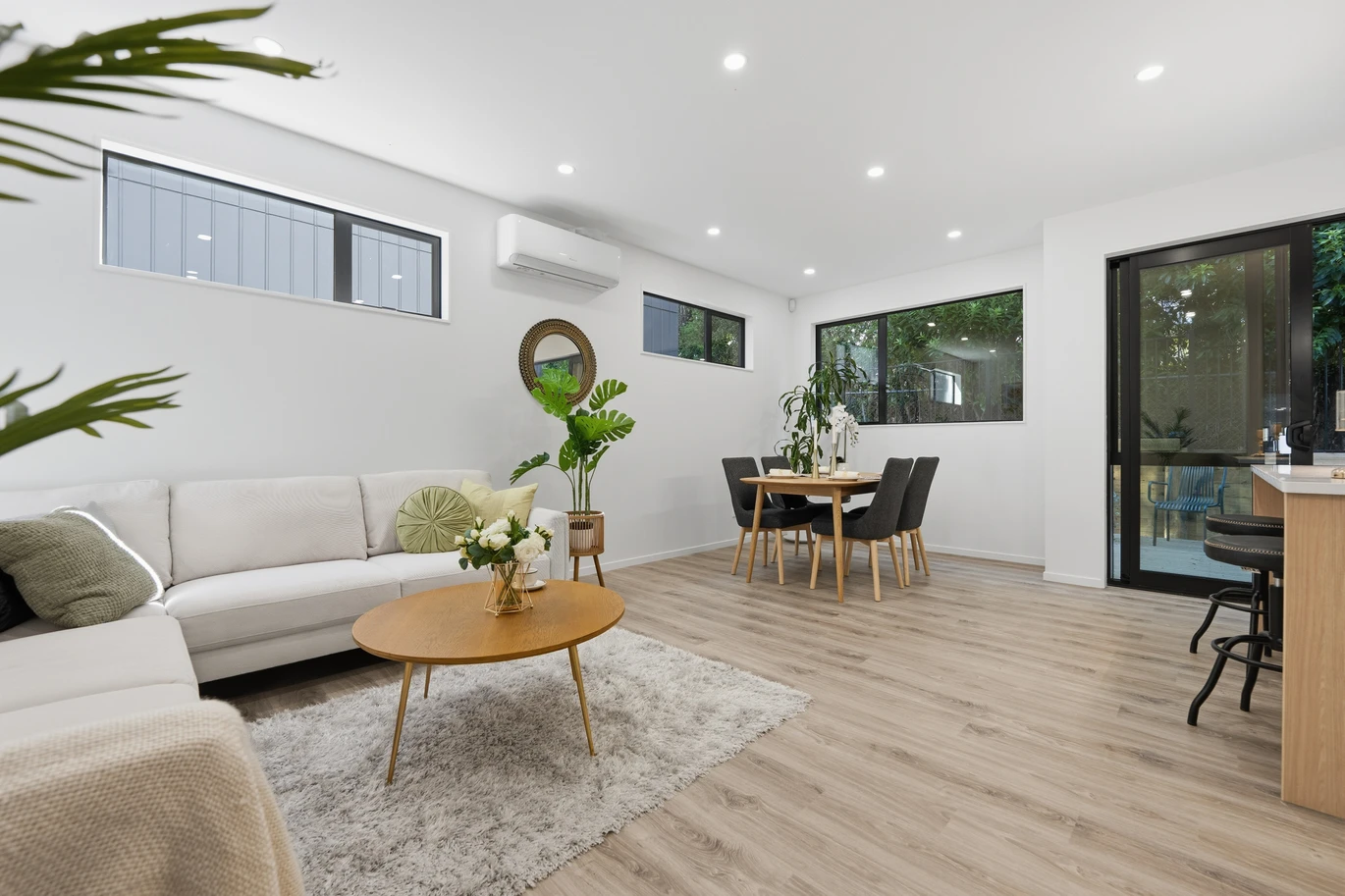 Brandnew standalone 4 beds 2.5 baths home with garage by Crum Park, close to schools, supermarket, Lynn Mall, zonfed for Green Bay Primary/Intermediate and Green Bay High School, Glen Eden Intermediate, 48 Hilling Street Titirangi, Auckland