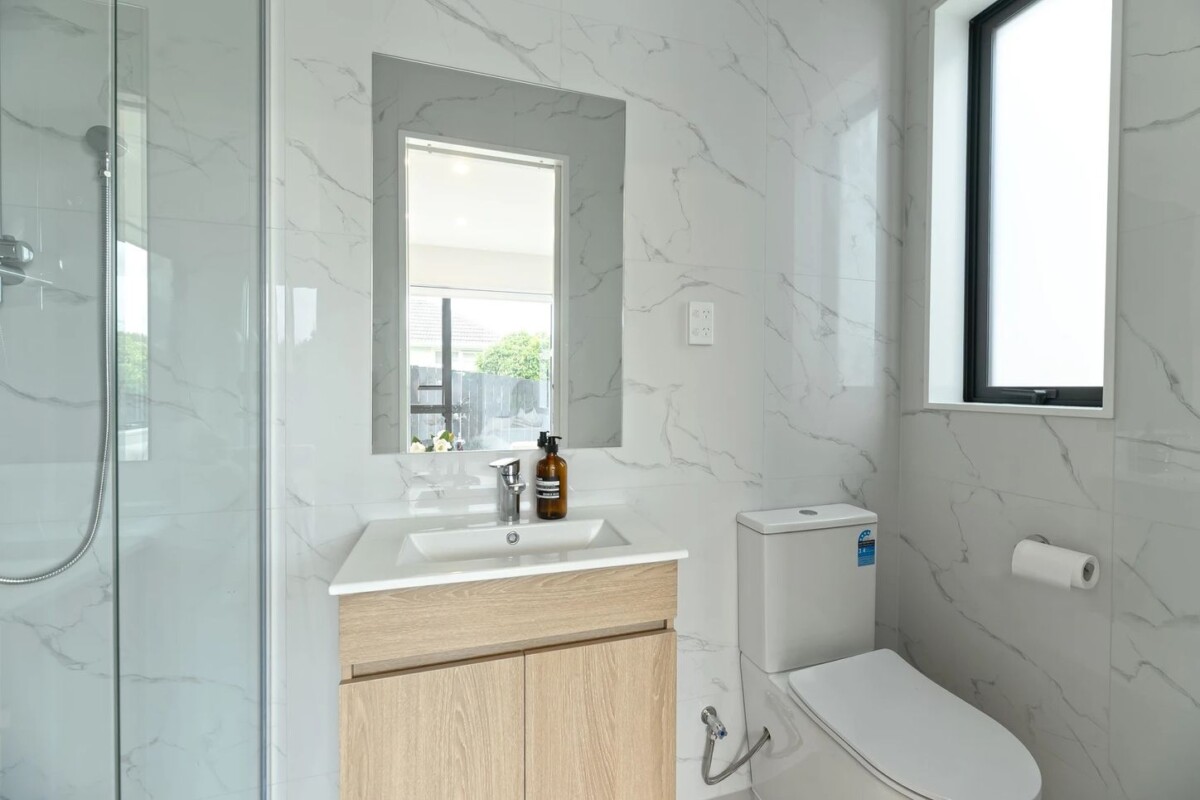 10 YEARS MASTER BUILD WARRANTY, 160m2 Brandnew standalone 4 beds 3 baths house with garage and car parks on 194m2 section, minutes to PAK’nSAVE Henderson, WestCity Waitākere, schools, motorway access, zoned for Henderson Primary School, Bruce McLaren Intermediate, Waitākere College, 86D Harrington Road, Henderson, , Auckland