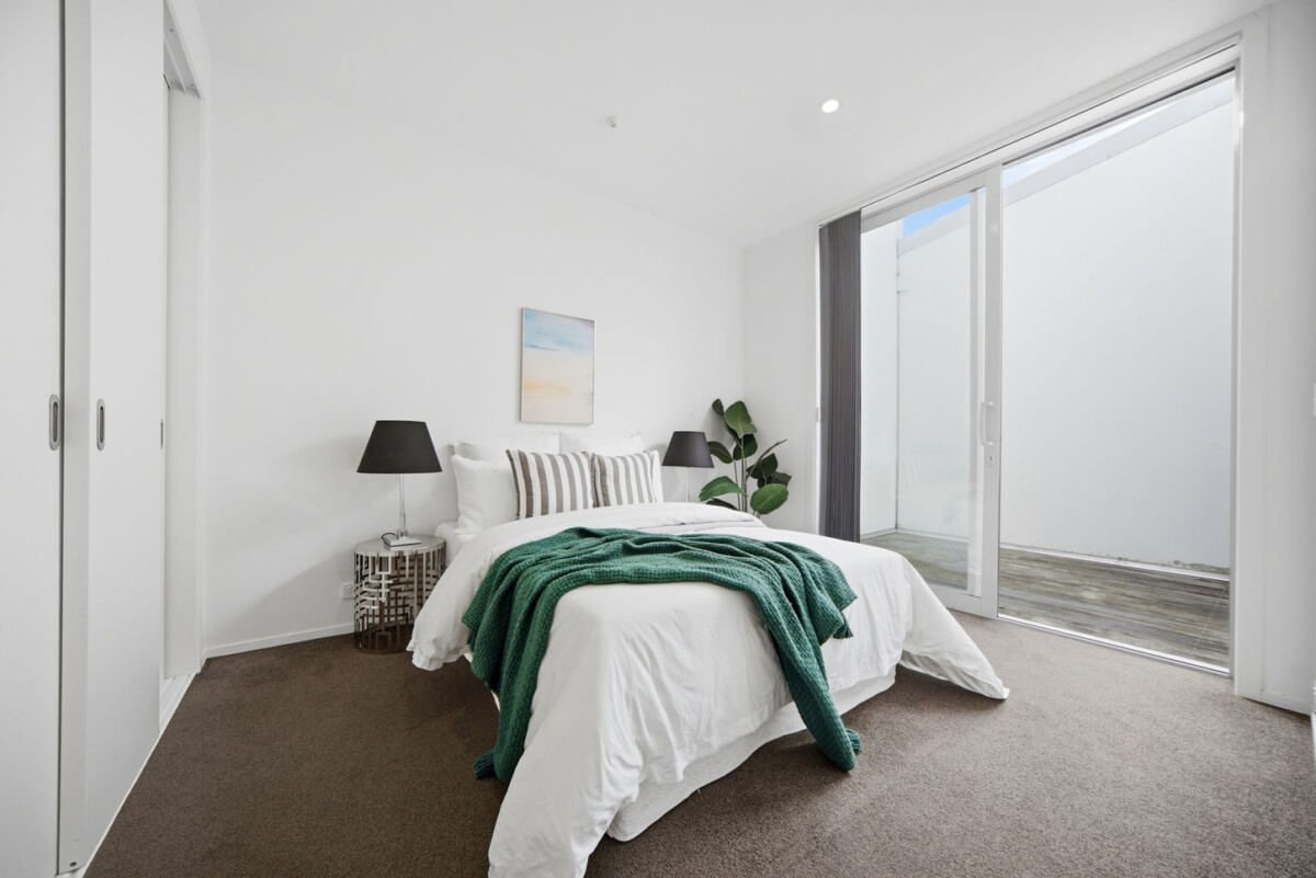 Overseas buyers can buy this property, upstairs 2 beds 1 bath apartment, Ground Floor commercial space: 5.3 meters high stud, currently rented as a grocery store, a kitchenette and a toilet for convenience, and separate entrance from upstairs, 2 allocated car parks, and abundance of visitor car parks, Close to bus stop, short walking distance to Albany canter, QBE, Albany Tennis park, vendor is open to offers, B6/18 Oteha Valley Road Extension, Albany, Auckland