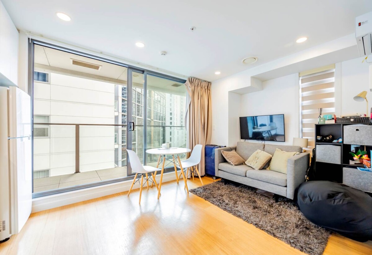 Urgent sale, Double Grammar school zone, Freehold 1 bed 1 bath apartment, 30m2 with 5m2 balcony, 0.9 km to Auckland Girls’ Grammar School, 1.7 km to Auckland Grammar, 913/438 Queen Street, City Centre, Auckland