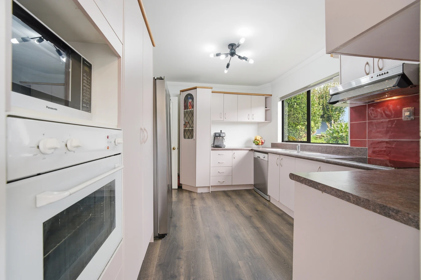 Once in 26 years, vendor relocating, 3 beds 2 baths house with double garage, Walk to Sylvia Park Mall & train station, Zoned for Bailey Road School, Baradene College & One Tree Hill College, 128 Aranui Road, Mount Wellington, Auckland