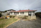 For rent, 4 beds (3 beds + study room) 1.5 baths house with double garage, available now, 1 Hutt Road, Manurewa, Auckland