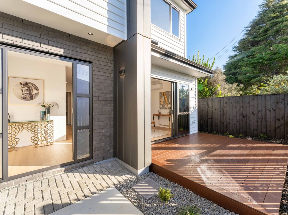 213m2 Brandnew 5 beds 4.5 baths home with garage on 262m2 section, less than a minute from Matipo School, Te Atatu Peninsula Park just moments away. New World, the library, and local amenities are close by, 71A Matipo Road, Te Atatu Peninsula, Auckland