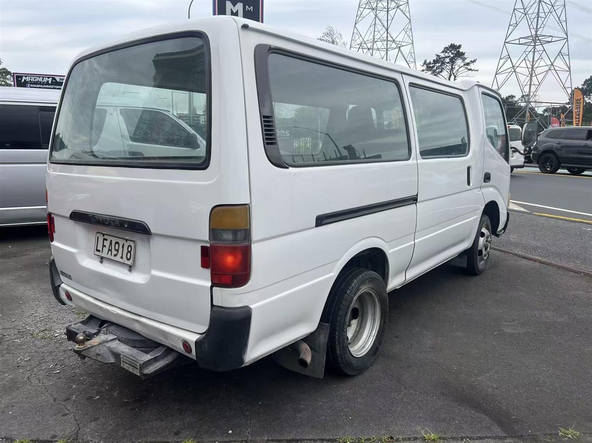 2007 Toyota Toyoace XZU508 Van Manual, 3 seats, Diesel,4,000 cc, 227,821 km