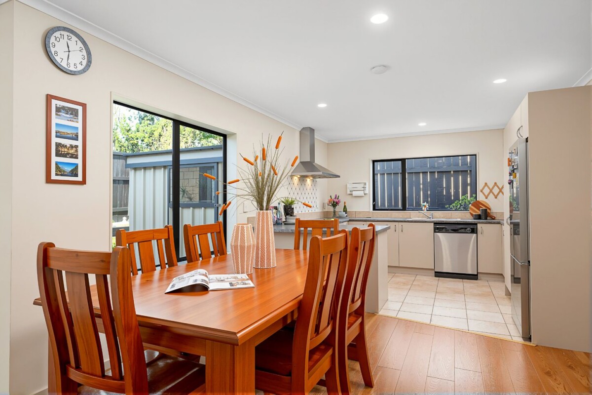 Once in 20 years, Owner downsizing, 240m2 5 beds 3.5baths house with double garage on 512m2 section, within walking distance to local schools, including zoning for both Summerland Primary and Western Heights School. With Henderson and Lincoln Road amenities just a short drive away, 48 Basra Drive, Henderson, Auckland