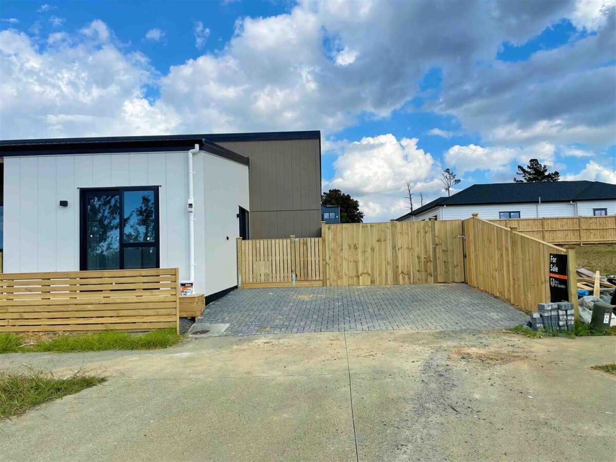 10-Year Master Build Guarantee, Brandnew 2 beds 1 bath house with car park, Walking distance to a local primary school, Handy to shops, amenities, and motorway access, 1A Humarie Way, Drury, Auckland