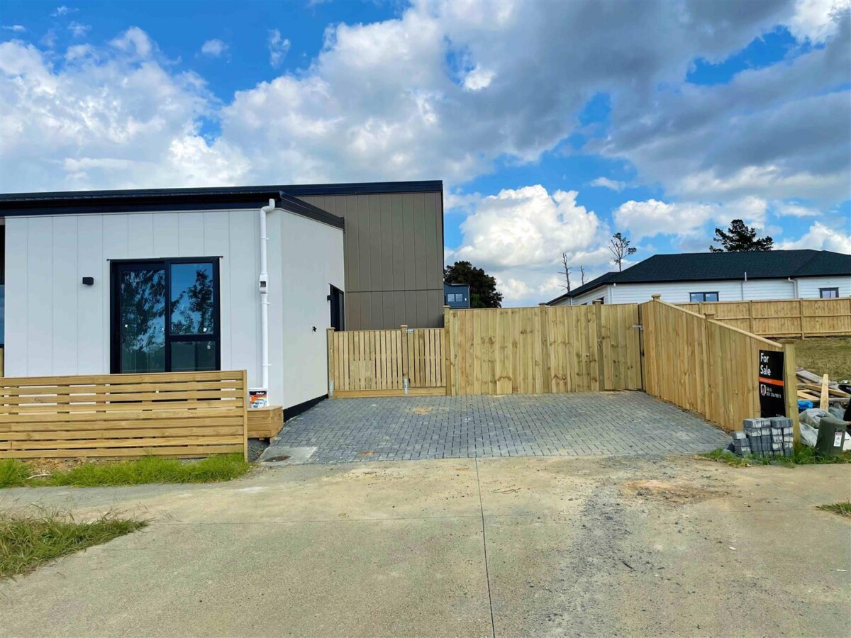 10-Year Master Build Guarantee, Brandnew 2 beds 1 bath home with car park, Walking distance to a local primary school, Handy to shops, amenities, and motorway access, 1B Humarie Way, Drury, Auckland