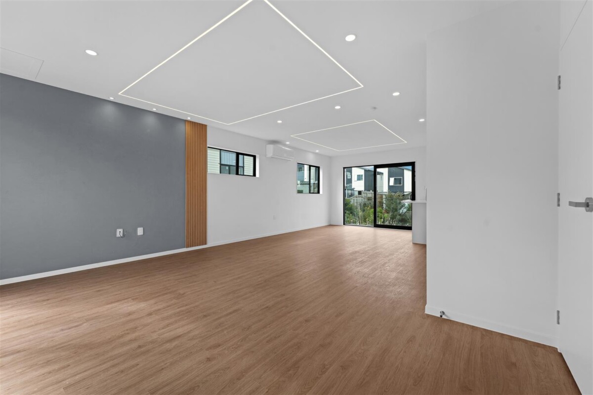 Must sell, Brandnew freehold 3 beds 2.5 baths home with car park, close to shops, schools, town centre, 8 Wahine Street, Papakura, Auckland