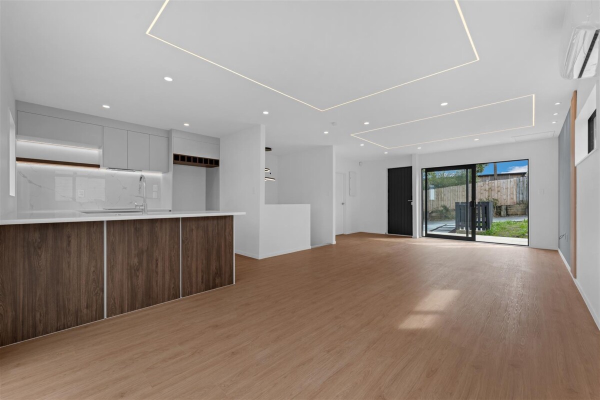 Must sell, Brandnew freehold 3 beds 2.5 baths home with car park, close to shops, schools, town centre, 8 Wahine Street, Papakura, Auckland