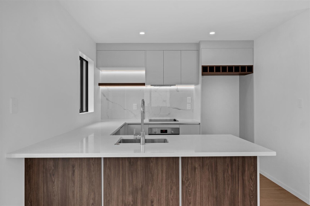 Must sell, Brandnew freehold 3 beds 2.5 baths home with car park, close to shops, schools, town centre, 8 Wahine Street, Papakura, Auckland