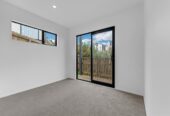 Must sell, Brandnew freehold 3 beds 2.5 baths home with car park, close to shops, schools, town centre, 8 Wahine Street, Papakura, Auckland