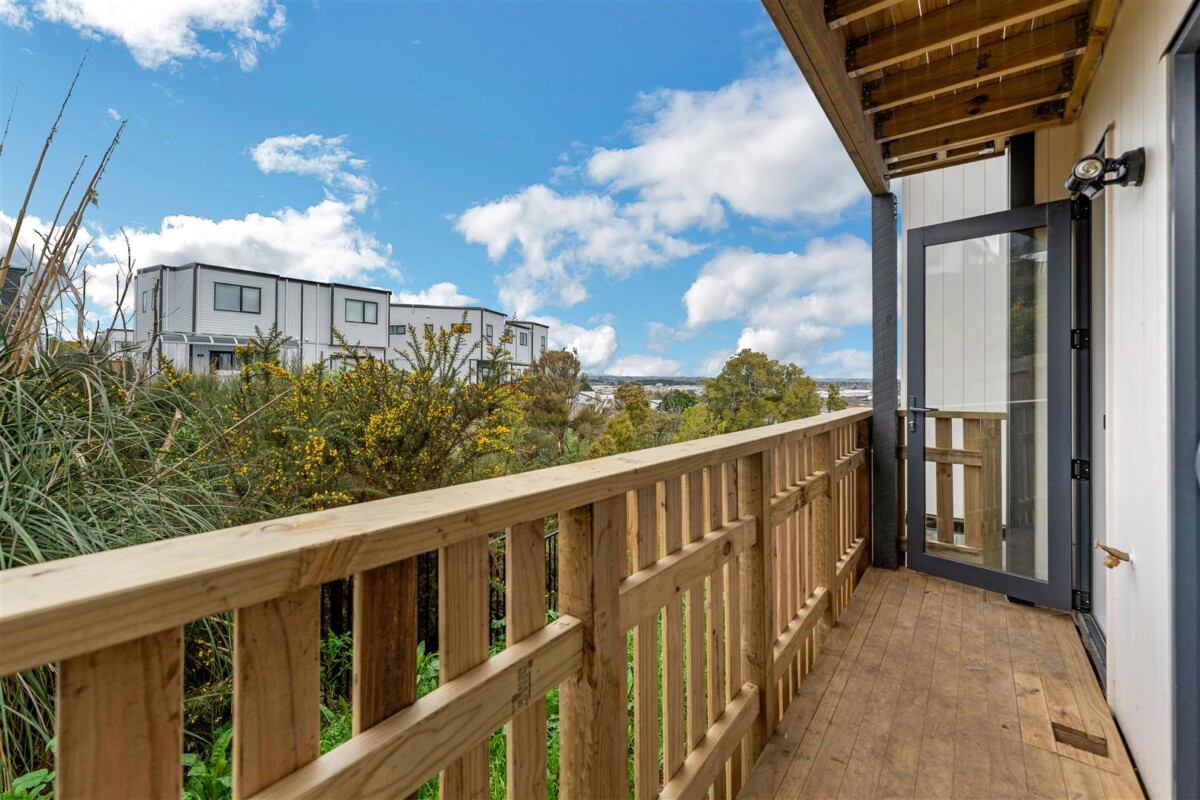 Must sell, Brandnew freehold 3 beds 2.5 baths home with car park, close to shops, schools, town centre, 8 Wahine Street, Papakura, Auckland