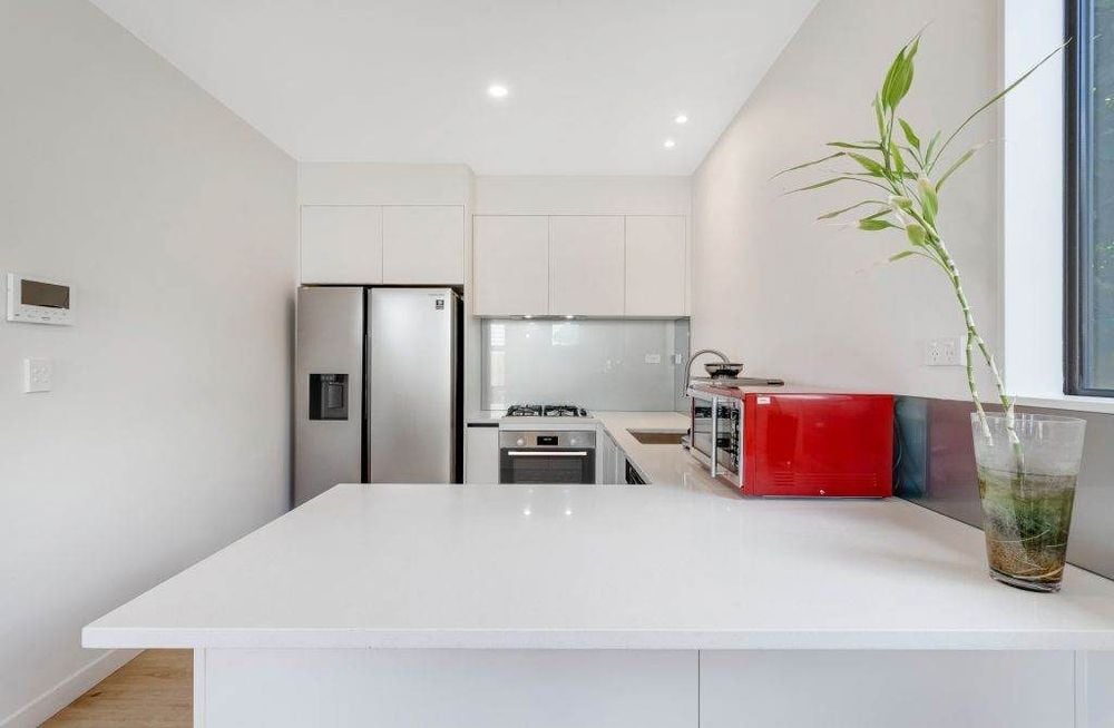 Standalone 3 beds 2.5 baths house with garage, close to Onehunga Mall shops and Dressmart, schools, motorway access, Zoned in Royal oak intermediate and Onehunga High school, 21F Grotto Street, Onehunga, Auckland