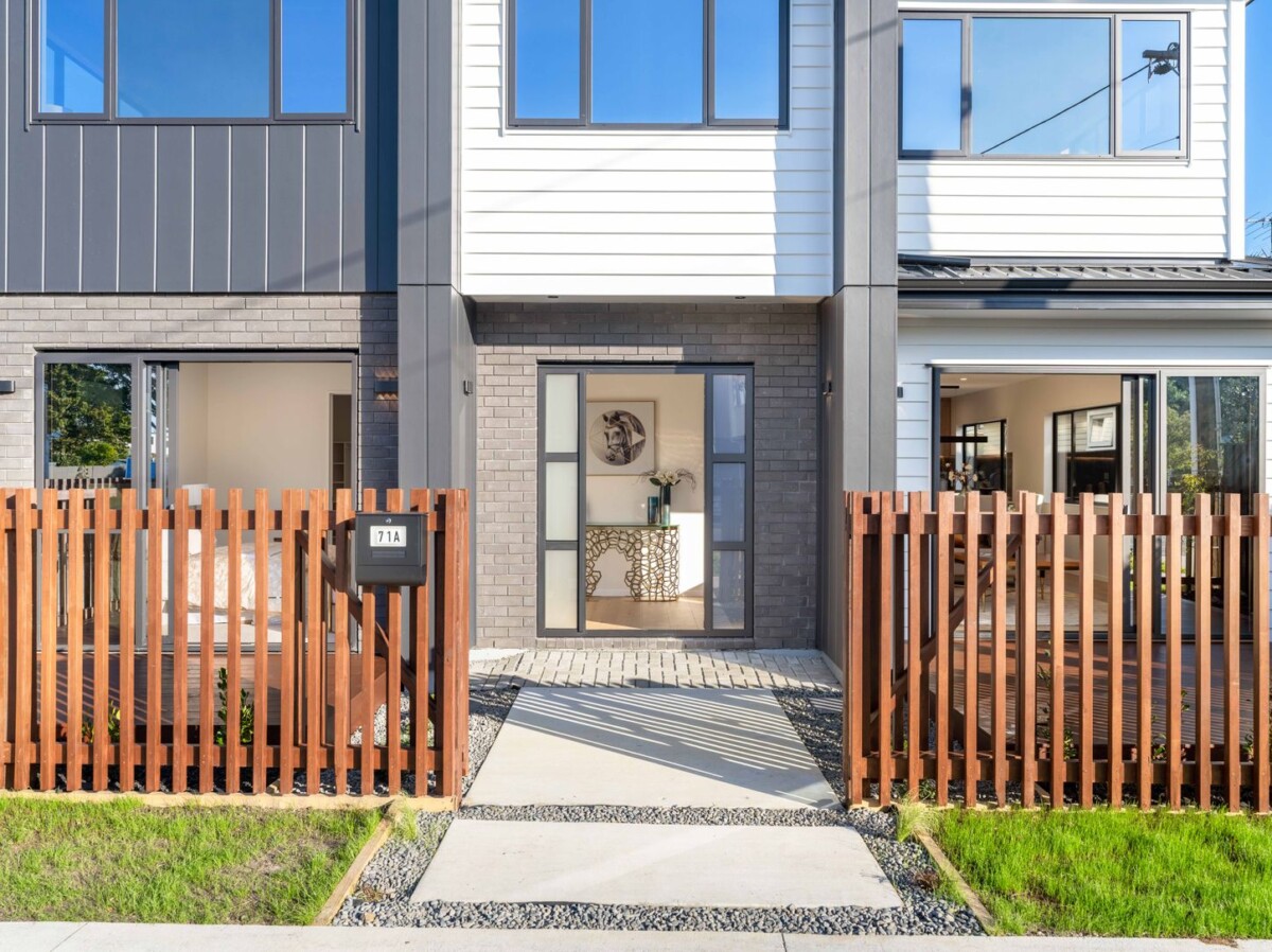 213m2 Brandnew 5 beds 4.5 baths home with garage on 262m2 section, less than a minute from Matipo School, Te Atatu Peninsula Park just moments away. New World, the library, and local amenities are close by, 71A Matipo Road, Te Atatu Peninsula, Auckland