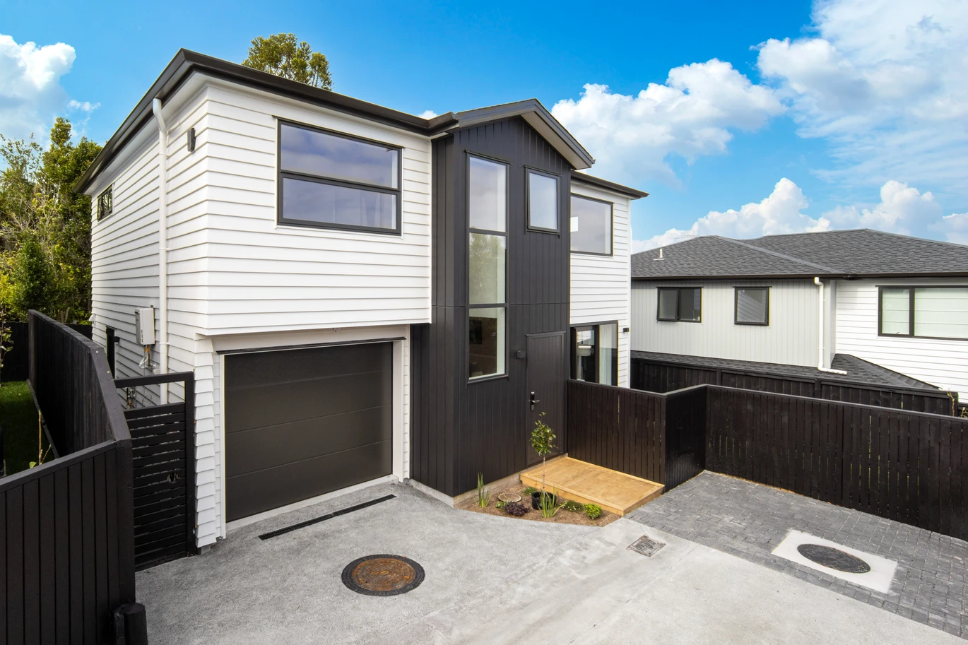 Brandnew standalone 4 beds 2.5 baths home with garage, walking distance to Blockhouse Bay Beach, just a short walk to Blockhouse Bay Village, zoned for Blockhouse Bay Primary School, Blockhouse Bay Intermediate, and Lynfield College within walking distance, 7a, 7b, 7c Mitchell Street, Blockhouse Bay, Auckland