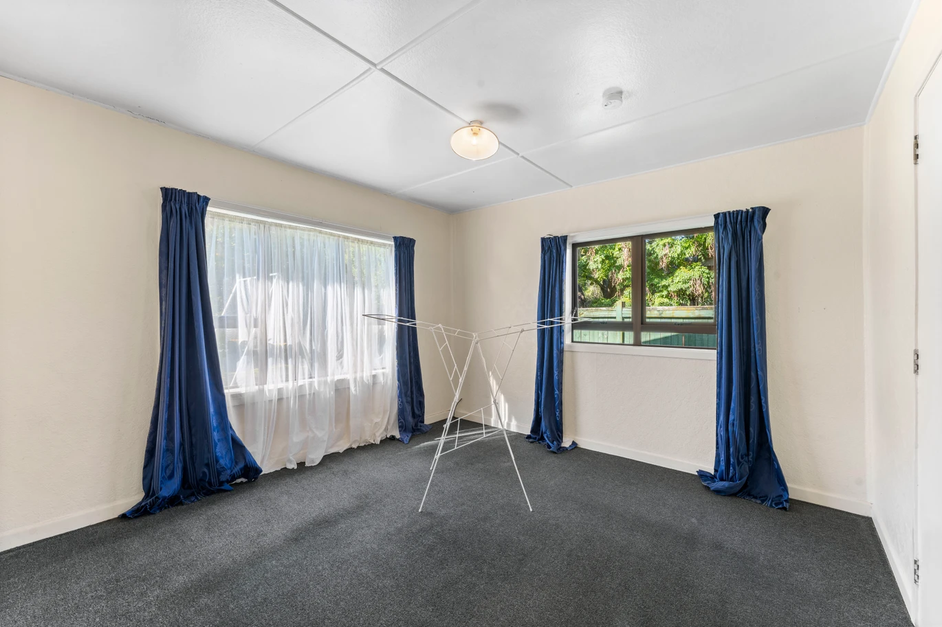 2 TITLES. 2,705m² section and offered as one package, 21 Smiths Ave: 5 beds 2 baths house and 1705m2 section, 23 Smiths Ave: 4 beds 2 baths house and 1000m2 section, close to schools, Papakura town centre, motorway access, 21 & 23 Smiths Avenue Papakura, Auckland
