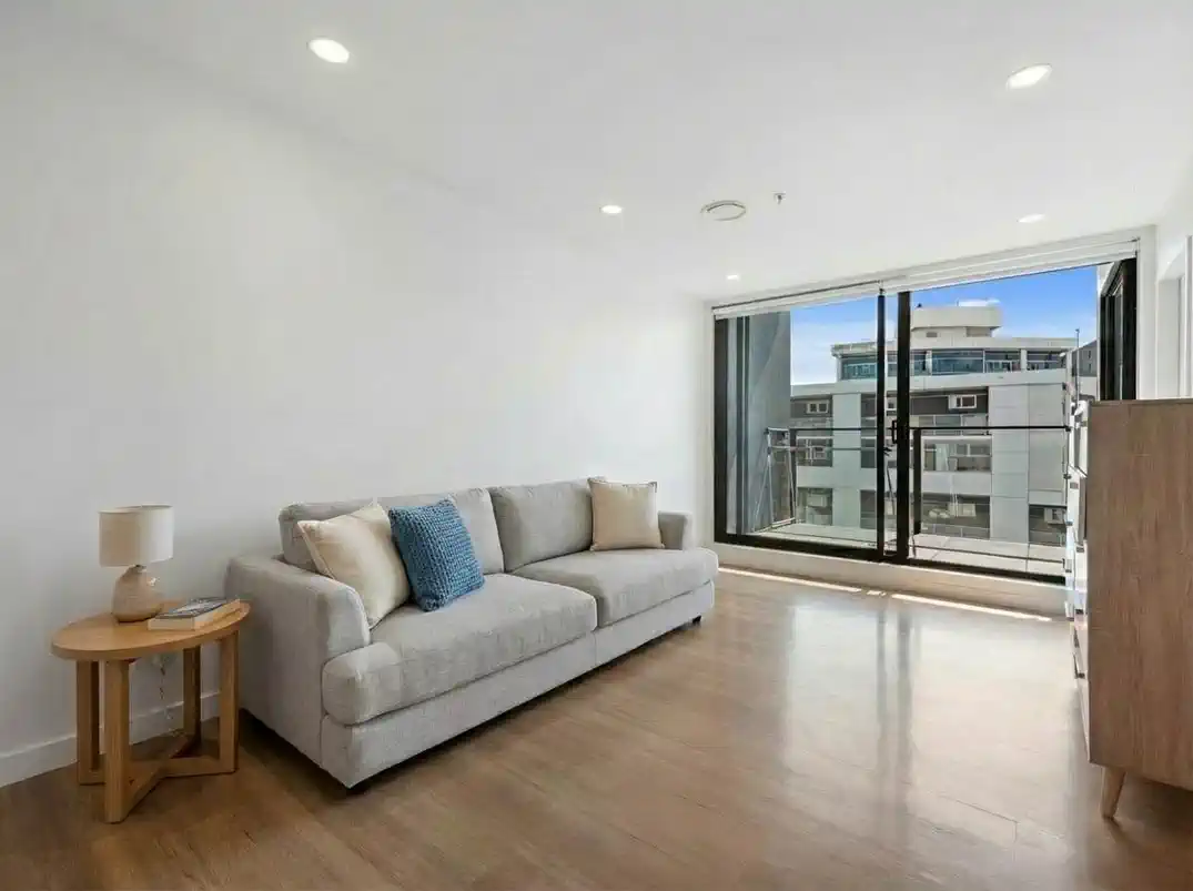 Double Grammar school zone, 53m2 Freehold 2 beds 1 bath apartment, motivated vendor, 0.9 km to Auckland Girls’ Grammar School, 1.7 km to Auckland Grammar, Situated directly opposite Myers Park and Aotea Square, and just moments from the new CRL station, Sky Tower, AUT, the University of Auckland, and the Central Library, 1505/438 Queen Street, City Centre, Auckland