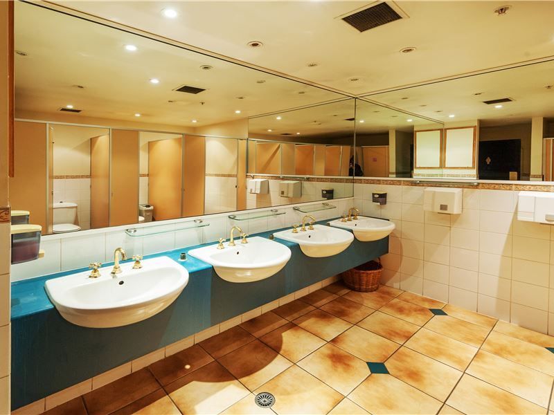 Freehold commercial unit title, app 629 (527 +102) m2 ground floor area, Two separate leases with total rental over $190k/a+ GST if any+ outgoing with reasonable long term. Main tenant: (app 527 m2 floor area) one of the best and legend Irish bar and restaurant in NZ, Side tenant (app 102m2 floor area} for a company CBD base plus small art shop, 74 Wyndham Street, Auckland Central, Auckland
