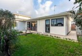 Once in 27 years, Next to Liston Park, Standalone 3 beds 1 bath house wit garage, close to Remuera Golf Course and the Lunn Avenue shops, Meadowbank Shopping Centre, Zoned for Remuera Intermediate and Selwyn College, 4/53A Abbotts Way, Remuera, Auckland