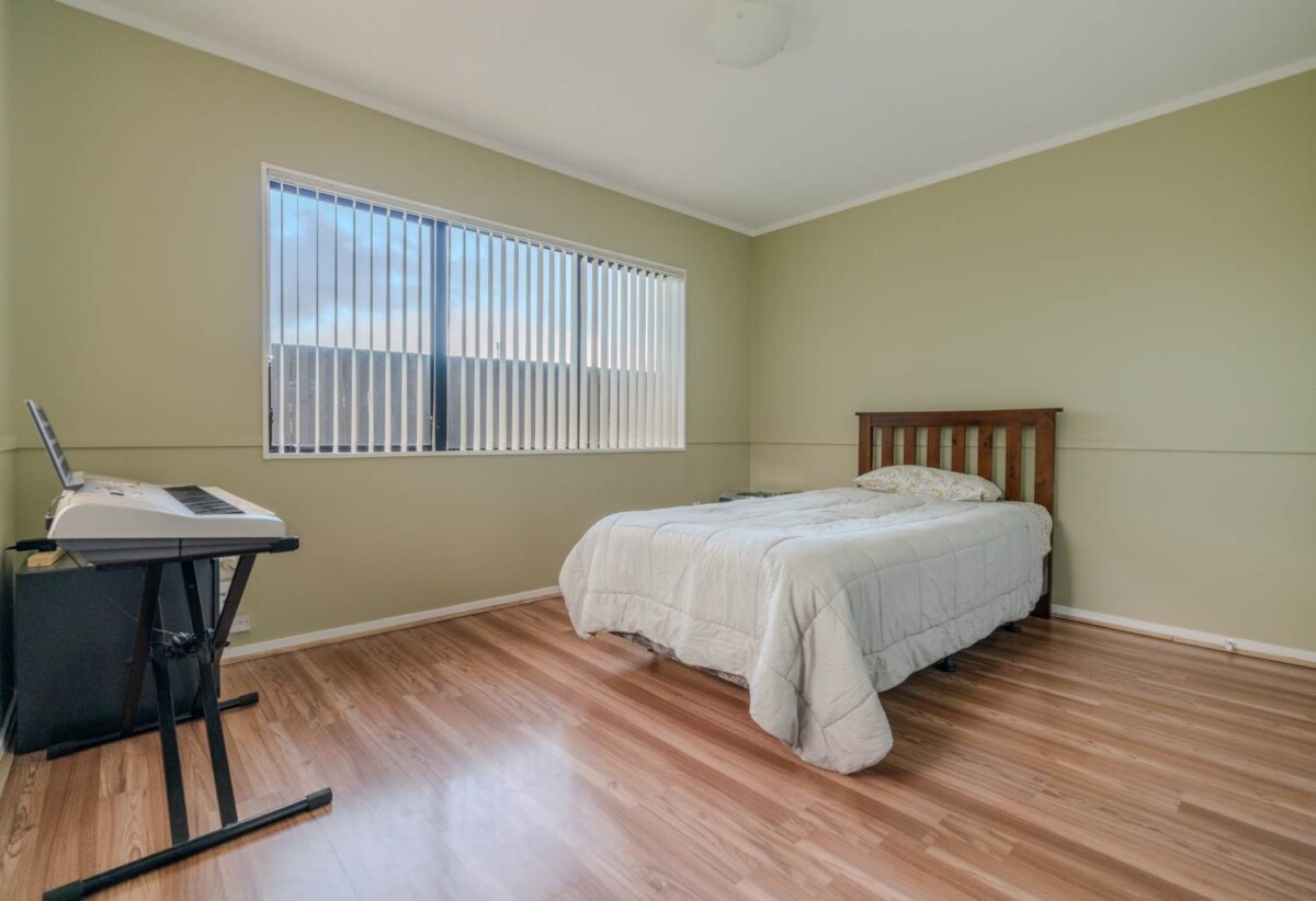Once in 27 years, Next to Liston Park, Standalone 3 beds 1 bath house wit garage, close to Remuera Golf Course and the Lunn Avenue shops, Meadowbank Shopping Centre, Zoned for Remuera Intermediate and Selwyn College, 4/53A Abbotts Way, Remuera, Auckland