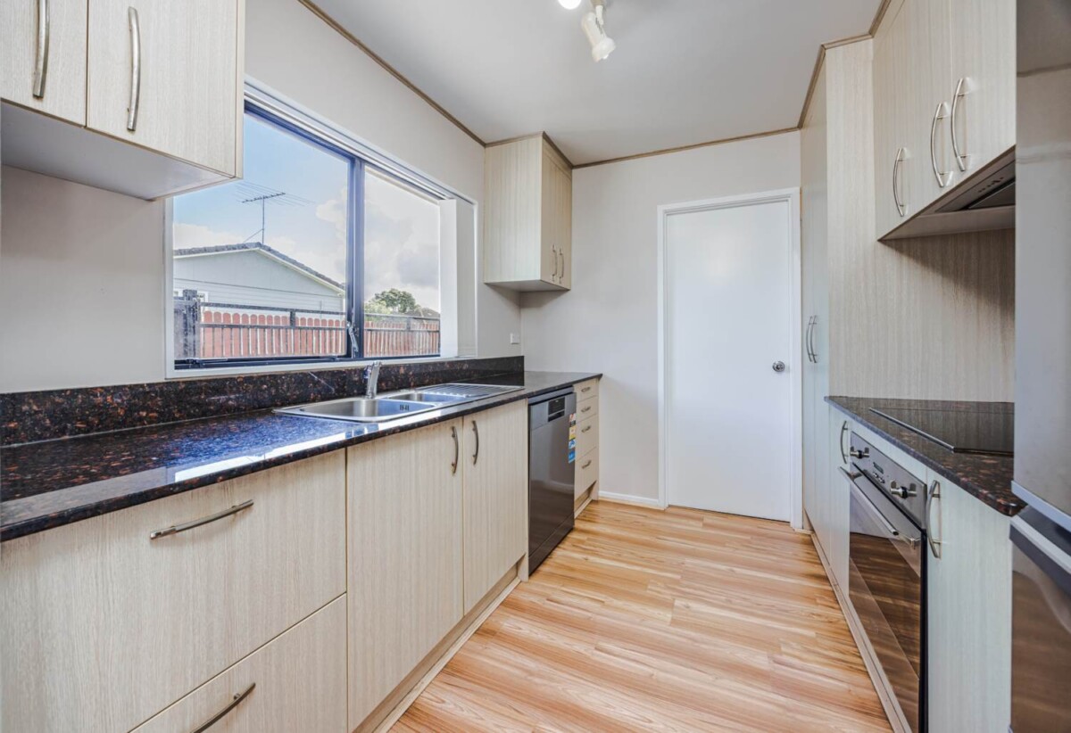Once in 27 years, Next to Liston Park, Standalone 3 beds 1 bath house wit garage, close to Remuera Golf Course and the Lunn Avenue shops, Meadowbank Shopping Centre, Zoned for Remuera Intermediate and Selwyn College, 4/53A Abbotts Way, Remuera, Auckland
