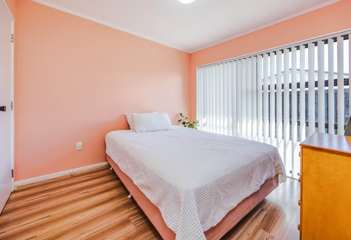 Once in 27 years, Next to Liston Park, Standalone 3 beds 1 bath house wit garage, close to Remuera Golf Course and the Lunn Avenue shops, Meadowbank Shopping Centre, Zoned for Remuera Intermediate and Selwyn College, 4/53A Abbotts Way, Remuera, Auckland