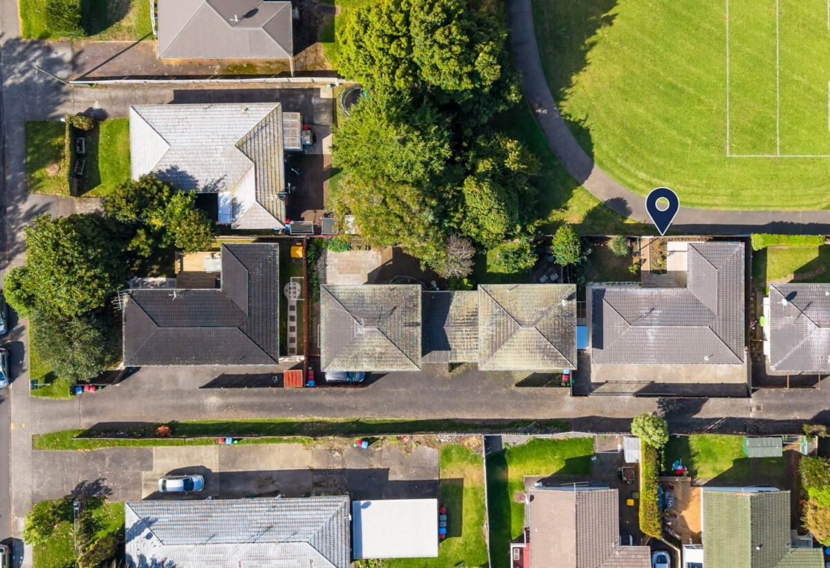 Once in 27 years, Next to Liston Park, Standalone 3 beds 1 bath house wit garage, close to Remuera Golf Course and the Lunn Avenue shops, Meadowbank Shopping Centre, Zoned for Remuera Intermediate and Selwyn College, 4/53A Abbotts Way, Remuera, Auckland