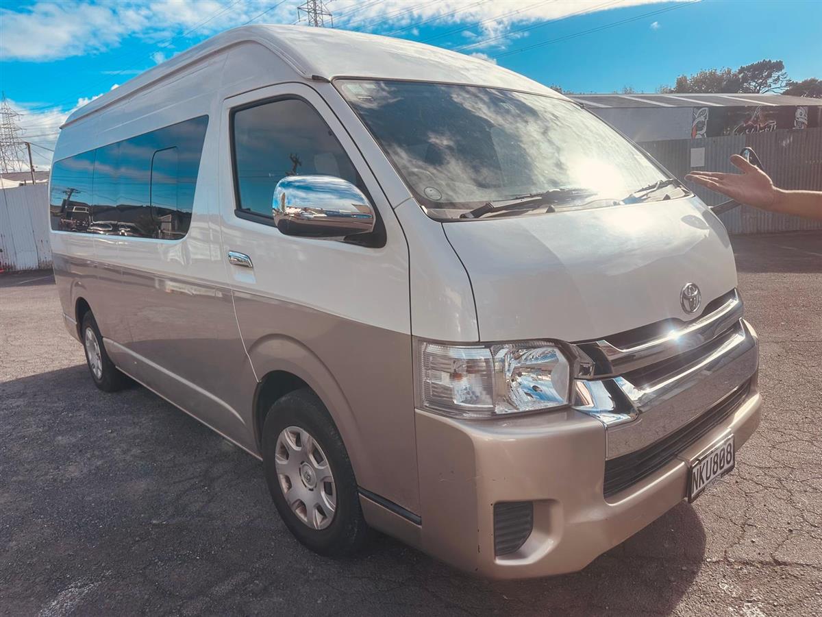 2017 Toyota Hiace Van Automatic, White, 10 seats, Petrol, 2,690 cc, 146,168 km