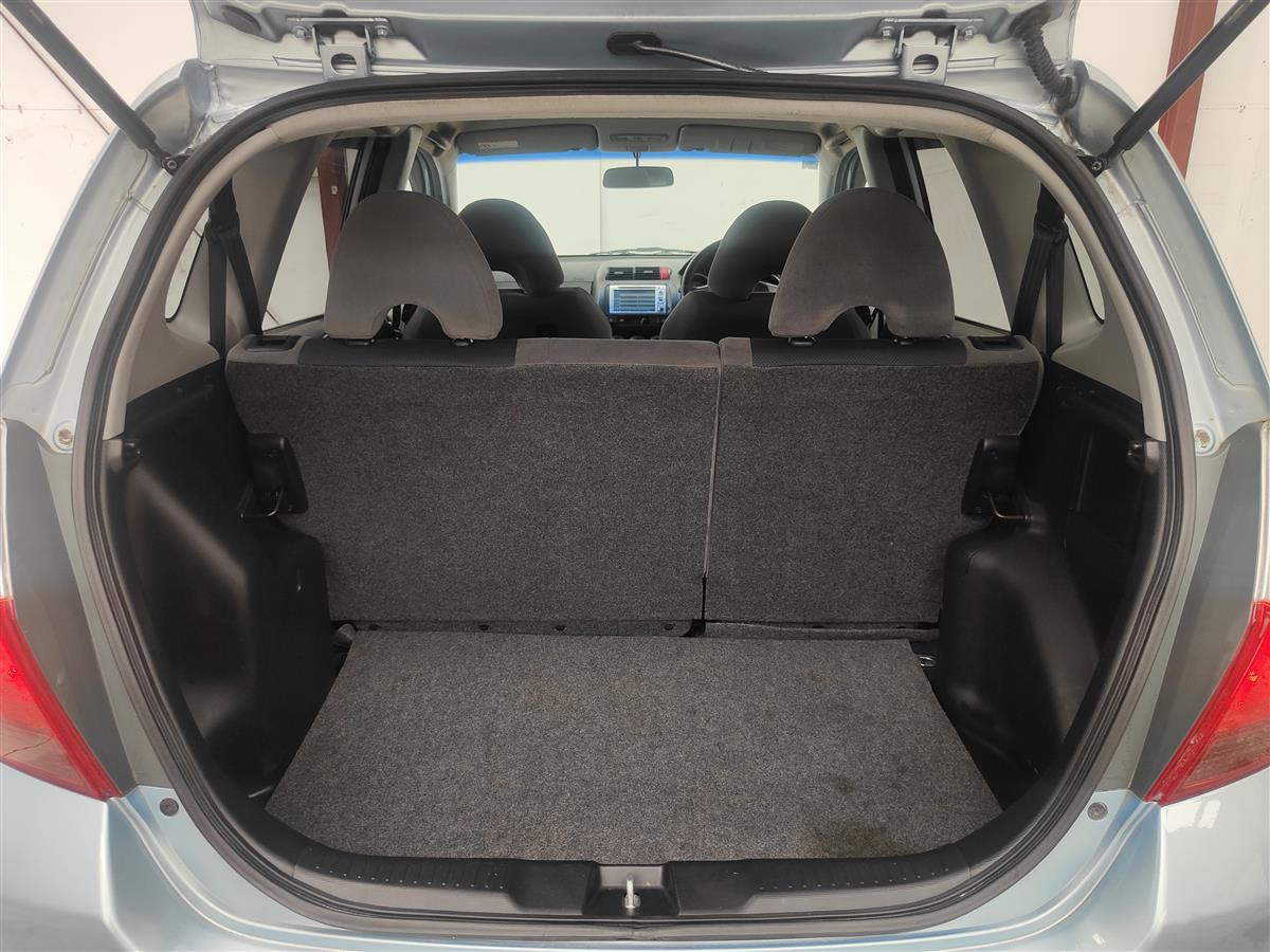 2006 Honda Fit /Hatchback Automatic, 5 seats, 4 owners, Petrol, 1,330 cc, 115,700 km