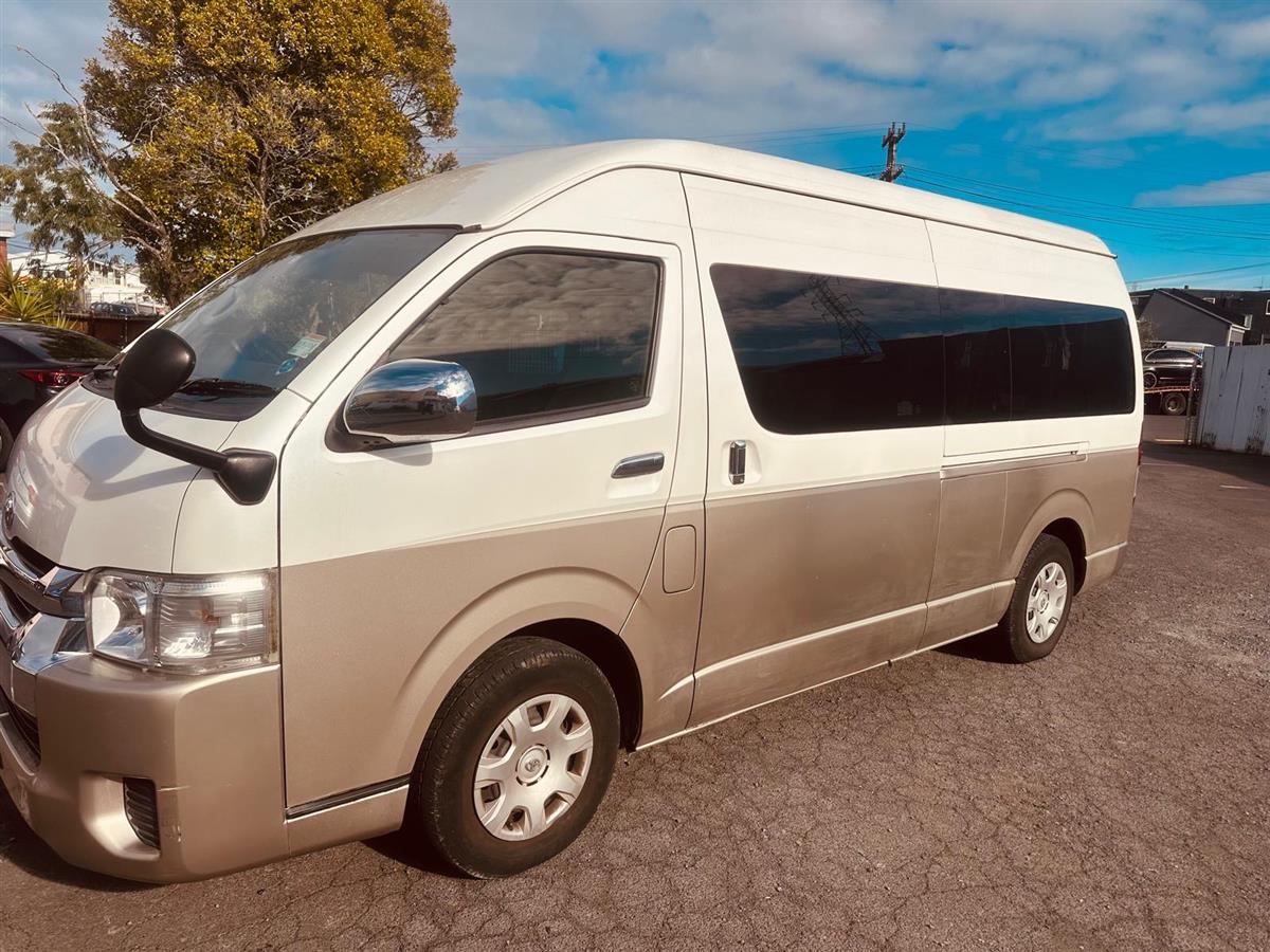 2017 Toyota Hiace Van Automatic, White, 10 seats, Petrol, 2,690 cc, 146,168 km