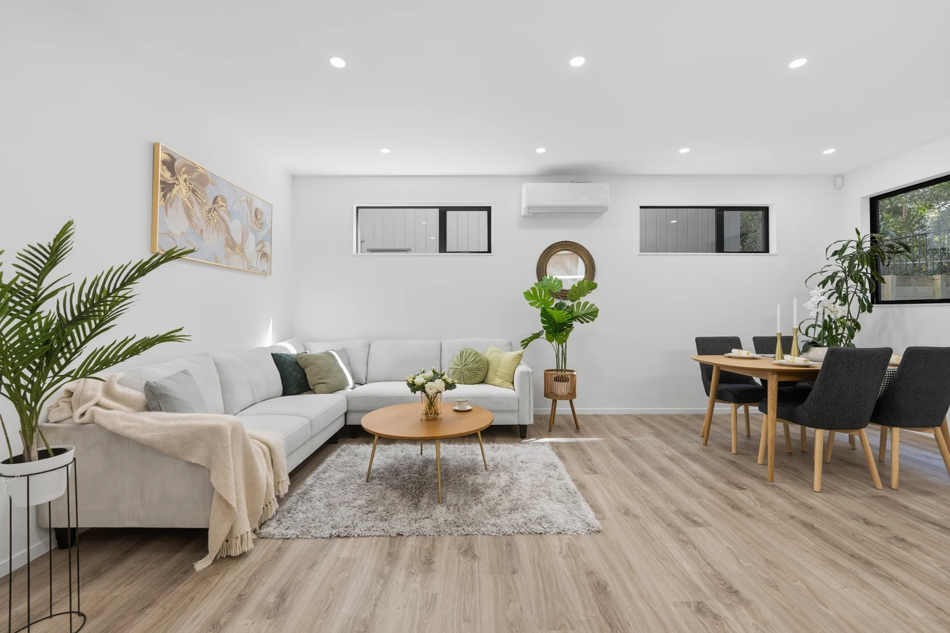 Brandnew standalone 4 beds 2.5 baths home with garage by Crum Park, close to schools, supermarket, Lynn Mall, zonfed for Green Bay Primary/Intermediate and Green Bay High School, Glen Eden Intermediate, 3/48 Hilling Street Green Bay, Auckland